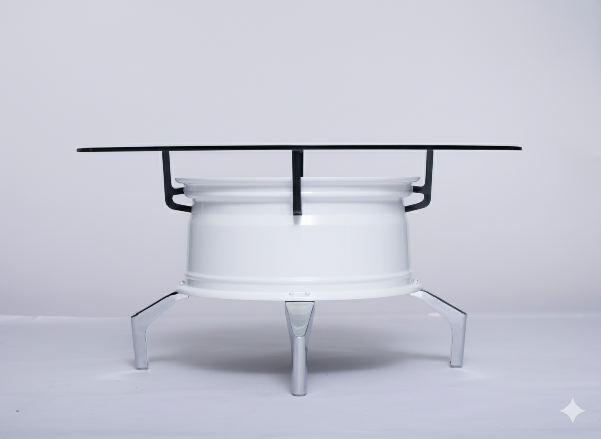 Felgentisch aus weißer Alufelge mit großer 80-cm Glasplatte und silbernen Metallfüßen