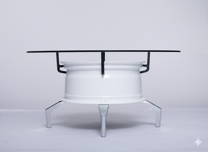 Felgentisch aus weißer Alufelge mit großer 80-cm Glasplatte und silbernen Metallfüßen