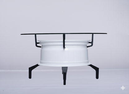 Felgentisch aus weißer Alufelge mit 70-cm Glasplatte und schwarzen Metallfüßen